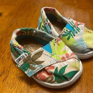 TOMS Kids Floral Canvas Shoes - Multicolor